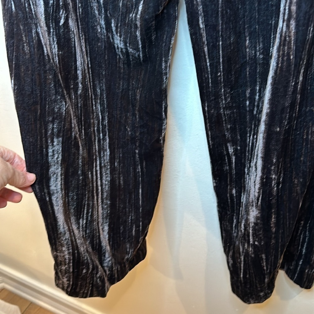 ZARA WIDE LEGGED CRUSHED VELVET TROUSER. - Picture 7 of 7